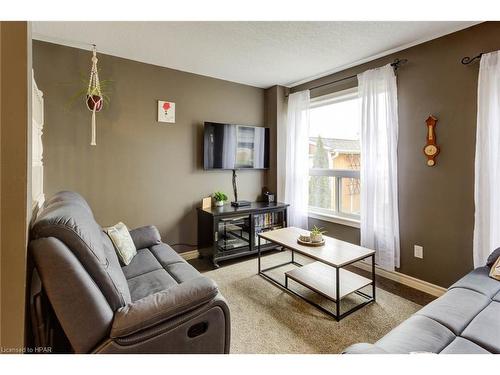 793 Lavery Street, Listowel, ON - Indoor Photo Showing Living Room