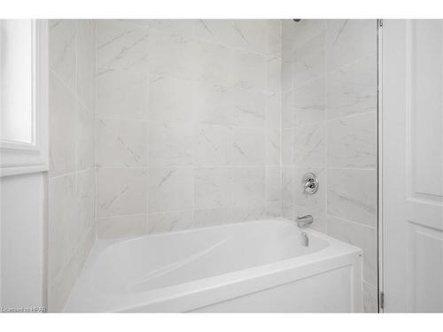 113 Delong Drive, Norwich, ON - Indoor Photo Showing Bathroom