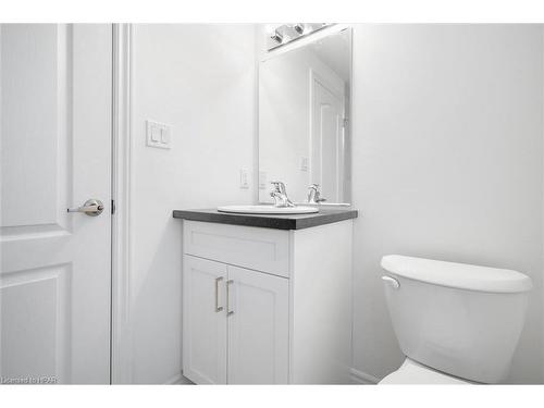 113 Delong Drive, Norwich, ON - Indoor Photo Showing Bathroom