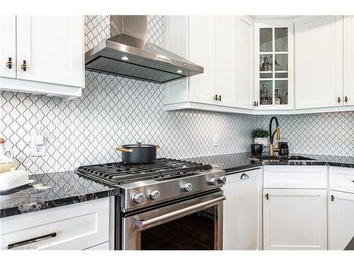 109-362 Fairview Street, New Hamburg, ON - Indoor Photo Showing Kitchen With Upgraded Kitchen