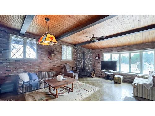 38113 Belgrave Road, Ashfield-Colborne-Wawanosh, ON - Indoor Photo Showing Living Room