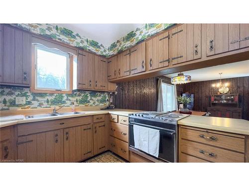 38113 Belgrave Road, Ashfield-Colborne-Wawanosh, ON - Indoor Photo Showing Kitchen With Double Sink