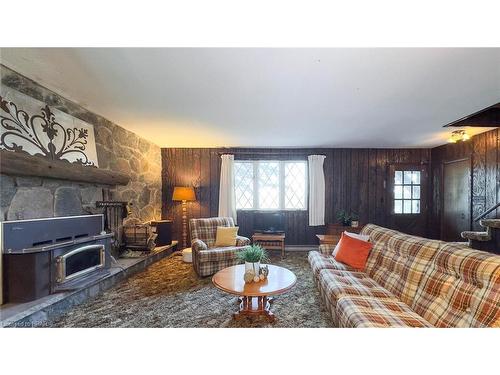 38113 Belgrave Road, Ashfield-Colborne-Wawanosh, ON - Indoor Photo Showing Living Room