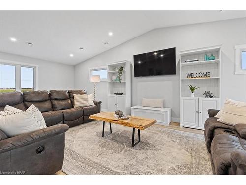 4335 Perth Road 119, Perth East, ON - Indoor Photo Showing Living Room