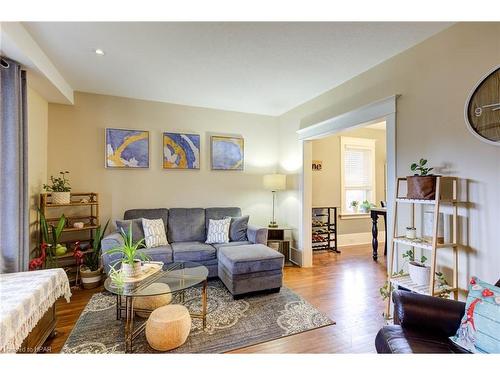 465 Albert Avenue N, Listowel, ON - Indoor Photo Showing Living Room