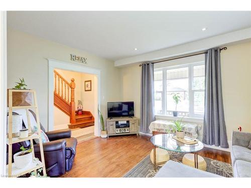 465 Albert Avenue N, Listowel, ON - Indoor Photo Showing Living Room