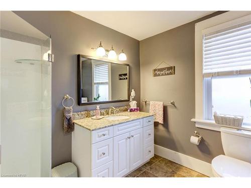 465 Albert Avenue N, Listowel, ON - Indoor Photo Showing Bathroom