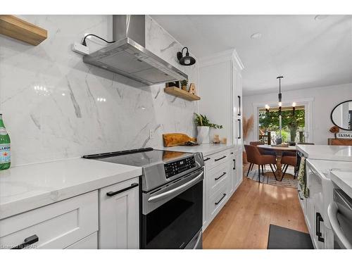 125 Armstrong Street W, Listowel, ON - Indoor Photo Showing Kitchen With Upgraded Kitchen