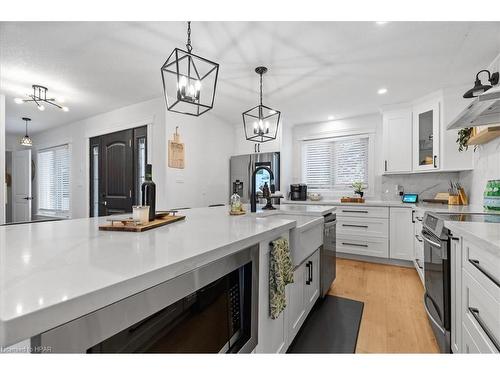 125 Armstrong Street W, Listowel, ON - Indoor Photo Showing Kitchen With Upgraded Kitchen