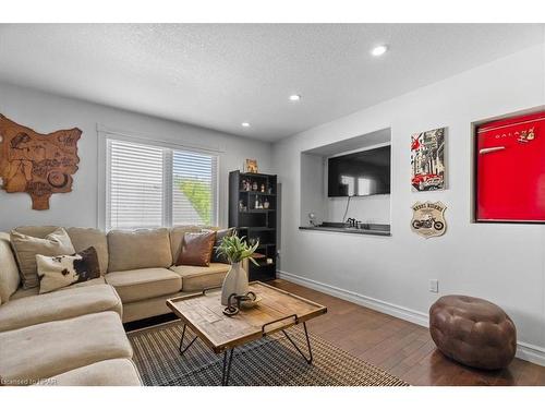 125 Armstrong Street W, Listowel, ON - Indoor Photo Showing Living Room