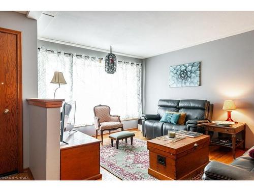 51 Gordon Street, Stratford, ON - Indoor Photo Showing Living Room