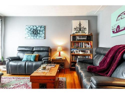 51 Gordon Street, Stratford, ON - Indoor Photo Showing Living Room