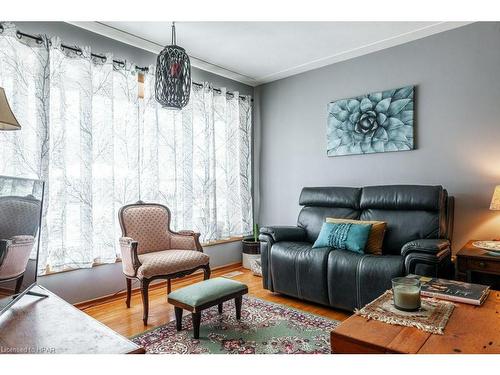 51 Gordon Street, Stratford, ON - Indoor Photo Showing Living Room