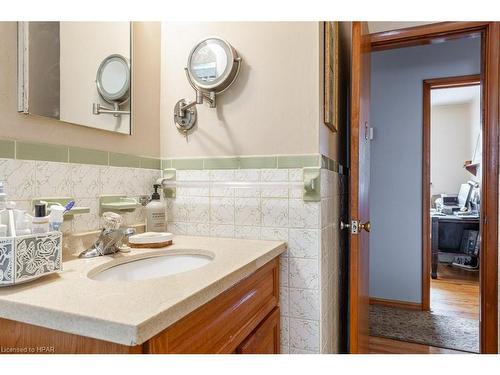 51 Gordon Street, Stratford, ON - Indoor Photo Showing Bathroom