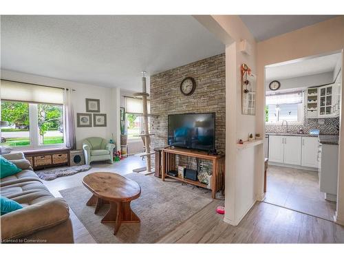 1383 Garrison Road, Fort Erie, ON - Indoor Photo Showing Living Room