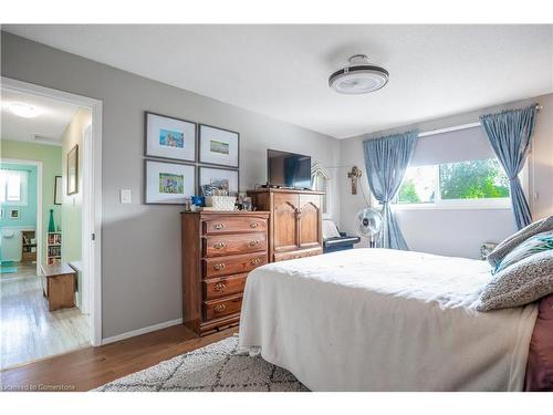 1383 Garrison Road, Fort Erie, ON - Indoor Photo Showing Bedroom