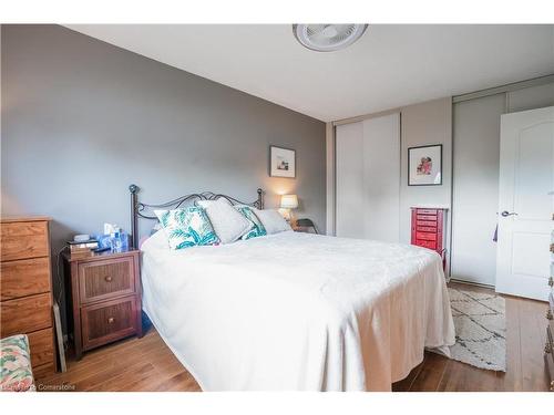 1383 Garrison Road, Fort Erie, ON - Indoor Photo Showing Bedroom