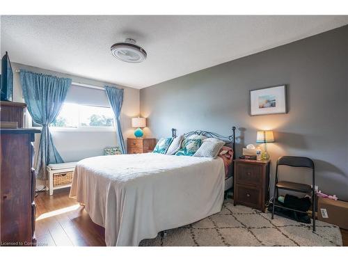 1383 Garrison Road, Fort Erie, ON - Indoor Photo Showing Bedroom