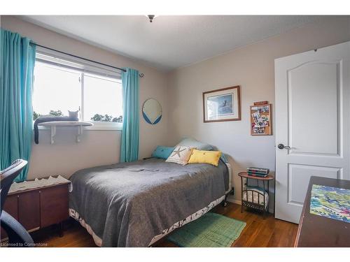 1383 Garrison Road, Fort Erie, ON - Indoor Photo Showing Bedroom