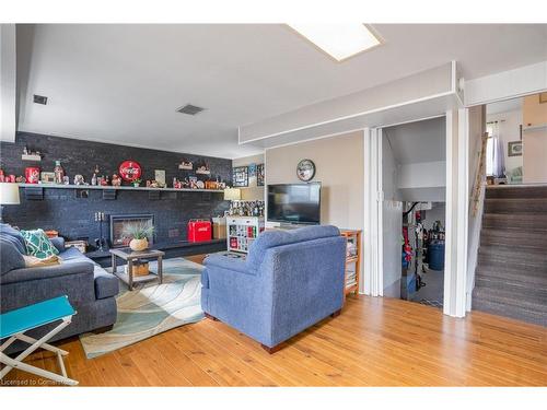 1383 Garrison Road, Fort Erie, ON - Indoor Photo Showing Living Room