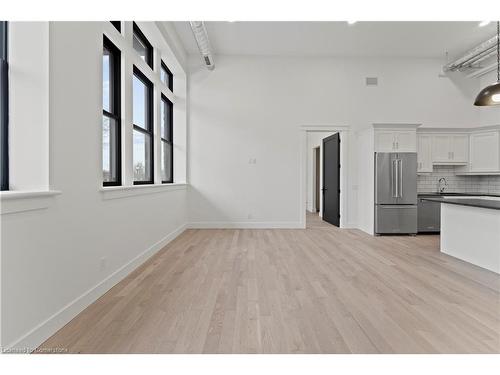 204-247 Brock Street, Amherstburg, ON - Indoor Photo Showing Kitchen