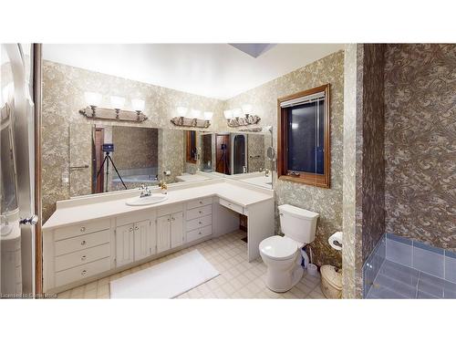 7885 Beaverdams Road, Niagara Falls, ON - Indoor Photo Showing Bathroom