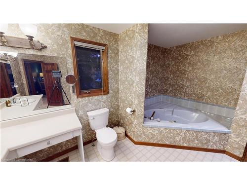 7885 Beaverdams Road, Niagara Falls, ON - Indoor Photo Showing Bathroom