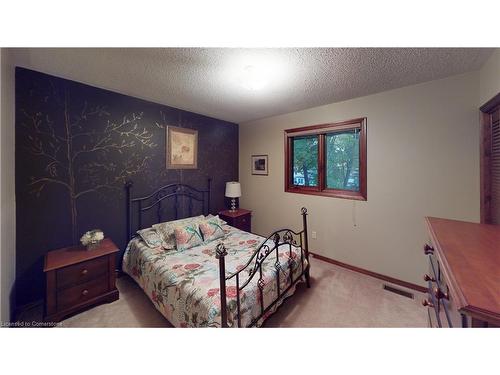 7885 Beaverdams Road, Niagara Falls, ON - Indoor Photo Showing Bedroom