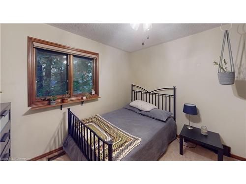 7885 Beaverdams Road, Niagara Falls, ON - Indoor Photo Showing Bedroom