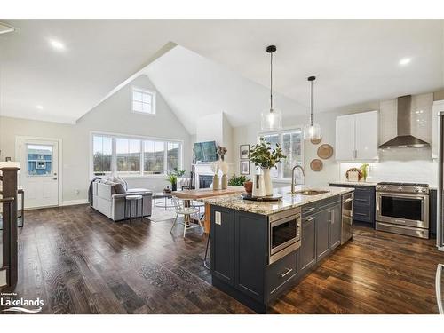 194 Courtland Street, The Blue Mountains, ON - Indoor Photo Showing Kitchen With Upgraded Kitchen