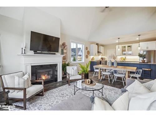 194 Courtland Street, The Blue Mountains, ON - Indoor Photo Showing Living Room With Fireplace