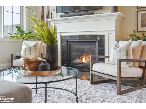 194 Courtland Street, The Blue Mountains, ON - Indoor Photo Showing Living Room With Fireplace