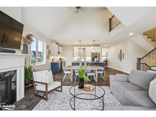 194 Courtland Street, The Blue Mountains, ON - Indoor Photo Showing Living Room With Fireplace