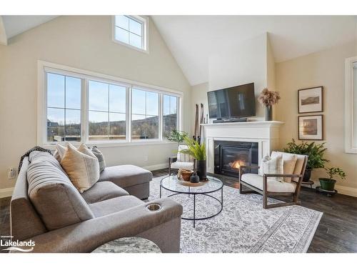 194 Courtland Street, The Blue Mountains, ON - Indoor Photo Showing Living Room With Fireplace