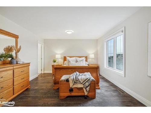 194 Courtland Street, The Blue Mountains, ON - Indoor Photo Showing Bedroom