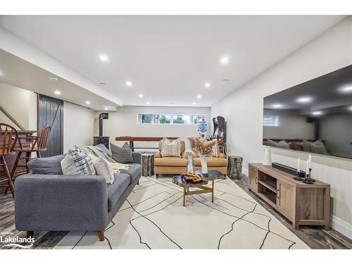 194 Courtland Street, The Blue Mountains, ON - Indoor Photo Showing Living Room