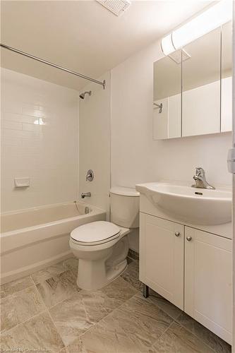 209-770 Hager Avenue, Burlington, ON - Indoor Photo Showing Bathroom