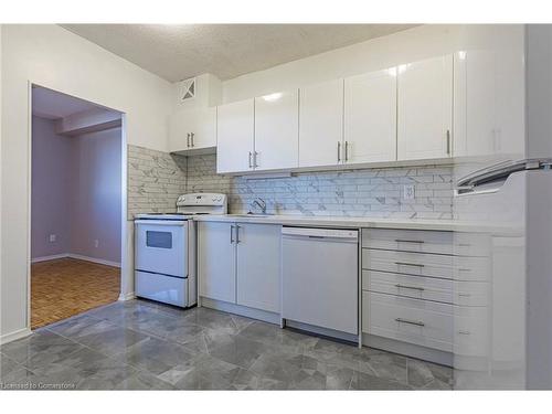 1011-770 Hager Avenue, Burlington, ON - Indoor Photo Showing Kitchen