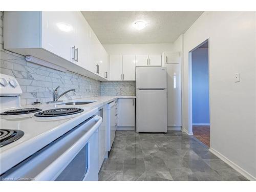 1011-770 Hager Avenue, Burlington, ON - Indoor Photo Showing Kitchen