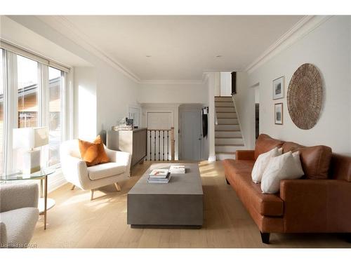 134 Fairwood Place W, Burlington, ON - Indoor Photo Showing Living Room