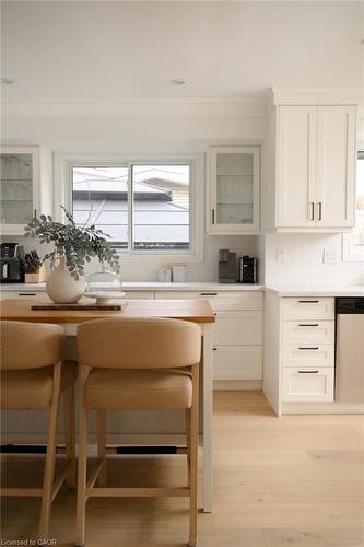 134 Fairwood Place W, Burlington, ON - Indoor Photo Showing Kitchen