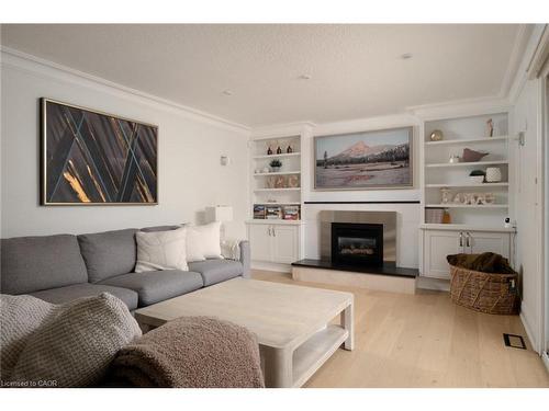 134 Fairwood Place W, Burlington, ON - Indoor Photo Showing Living Room With Fireplace