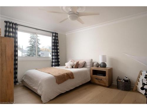 134 Fairwood Place W, Burlington, ON - Indoor Photo Showing Bedroom