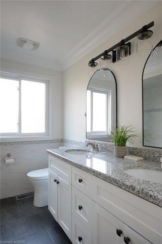 134 Fairwood Place W, Burlington, ON - Indoor Photo Showing Bathroom