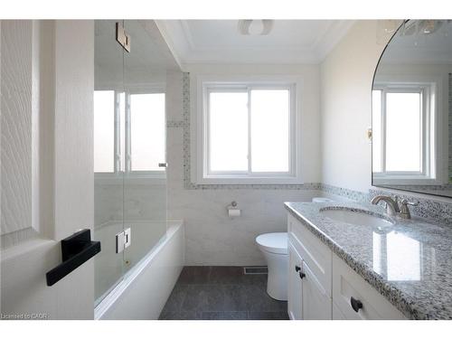 134 Fairwood Place W, Burlington, ON - Indoor Photo Showing Bathroom
