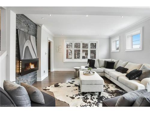 8 Warwick Road, Hamilton, ON - Indoor Photo Showing Living Room With Fireplace
