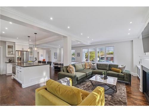 28 Glen Crescent Drive, Halton Hills, ON - Indoor Photo Showing Living Room