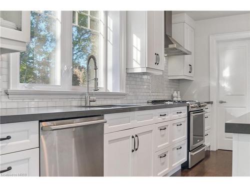 28 Glen Crescent Drive, Halton Hills, ON - Indoor Photo Showing Kitchen With Upgraded Kitchen