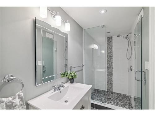 28 Glen Crescent Drive, Halton Hills, ON - Indoor Photo Showing Bathroom