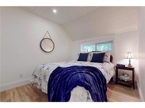 190 Maple Street, Bracebridge, ON - Indoor Photo Showing Bedroom